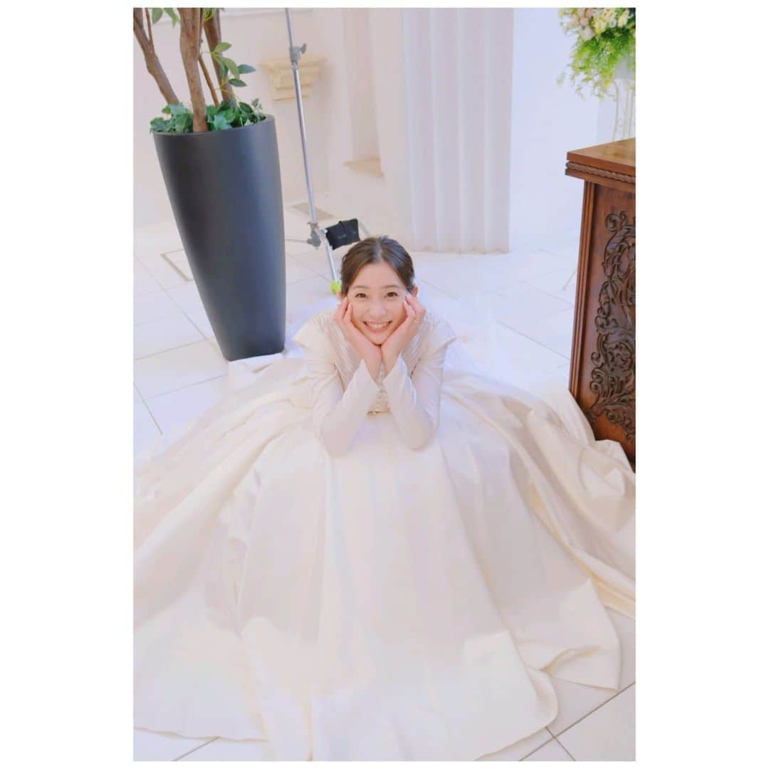 足立梨花さんのインスタグラム写真 - (足立梨花Instagram)「この度Abemaオリジナル⁡ 「私たち結婚しました」シーズン2に⁡ 出演することになりました🎉⁡ ⁡ ⁡ 今までに見せたことがないような新しいアダチが見れるかと思います。いや？どうだろ？いつも通りっちゃいつも通りかな？難しいですね笑⁡ ⁡ そして本日22時から⁡ 塩野瑛久くんとインスタライブします🐾⁡ ⁡ こちらもぜひご覧いただけると嬉しいです😌⁡ ⁡  #私たち結婚しました #わた婚 #ウギョル #우리결혼했어요 #いい夫婦の日」11月22日 20時03分 - adacchee