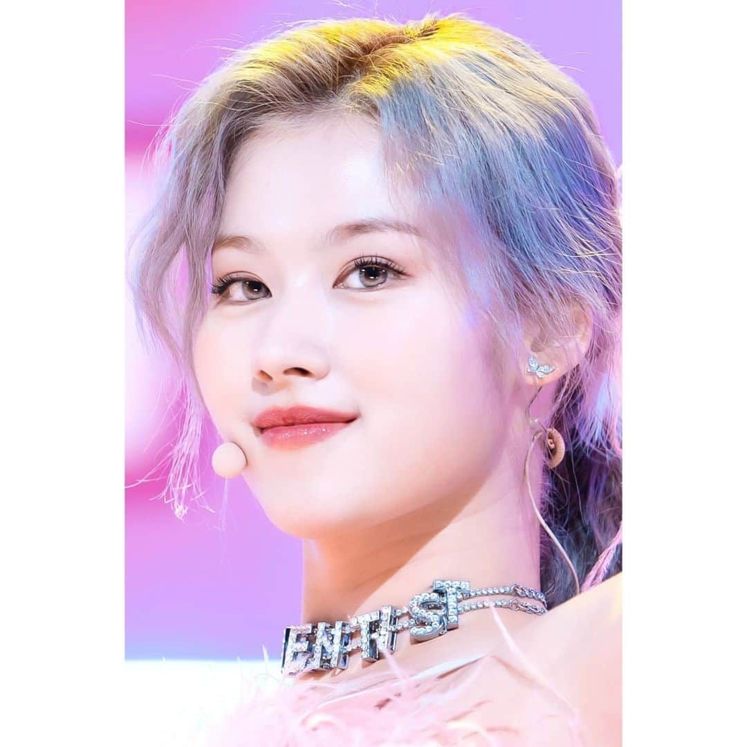 サナさんのインスタグラム写真 - (サナInstagram)「SANA x Inkigayo ーーーーーーーーーー Follow > @sana.twice.kr < . @twicetagram #TWICE#트와이스#ONCE#Sana#사나 #Nayeon#나연#Jeongyeon#정연#Momo#모모#Jihyo#지효#Mina#미나#Dahyun#다현#Chaeyoung#채영#Tzuyu#쯔위」11月22日 21時06分 - sana.twice.kr