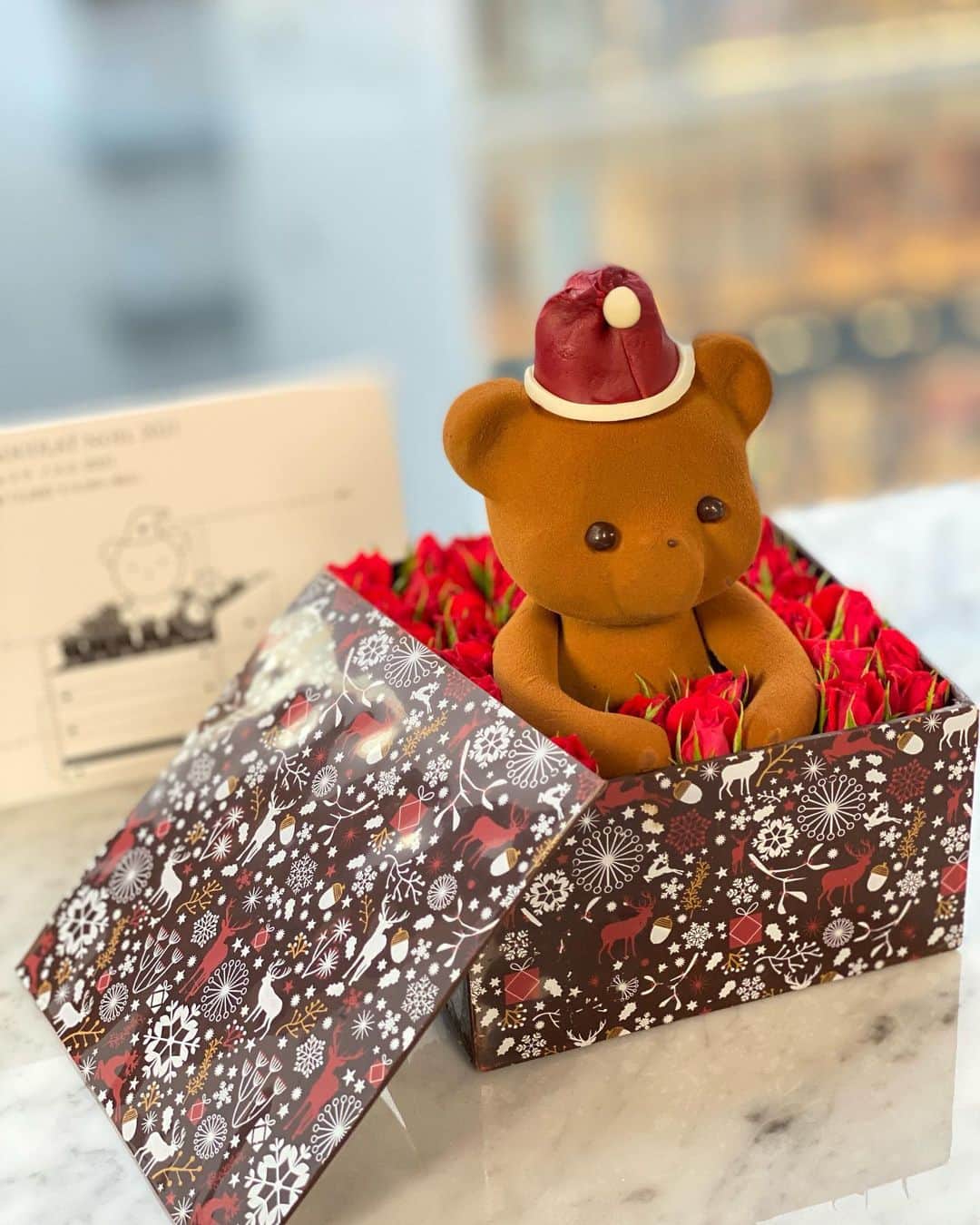 竹内渉さんのインスタグラム写真 - (竹内渉Instagram)「今年もルワンジュ東京のクリスマスコレクションに参加してきました🥰💓 可愛くて癒された🤤✨今年はケーキつまみ食いしてお腹いっぱいになってしまったヌヌースちゃん（🧸）がお出迎え😍これ本物のチョコでできていて、毎回可愛くてテンションあがります☺️💝 私の大好きなピスターシュも試食させていただき大満足な展示会でした☺️💓🎄 円香さんと一緒に女子トークも大盛り上がり🤤💖  #Christmascake #クリスマスケーキ #louangetokyo #ルワンジュ東京 #ルワンジュ東京ルミュゼ #ザグラン銀座 @louange_tokyo @louangetokyo_lemusee @the_grand_ginza」11月22日 12時12分 - ayumu_takeuchi