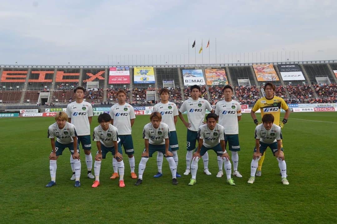 のインスタグラム：「残留争いの中逆転勝利！ こーゆう試合で勝ちきりのは本当にでかい！ 後二試合全部勝って笑って終わりましょう🔥 最後は投げ方癖めのウメ君 #sc相模原  #先生ナイスゴール　@nakayama.yuki」