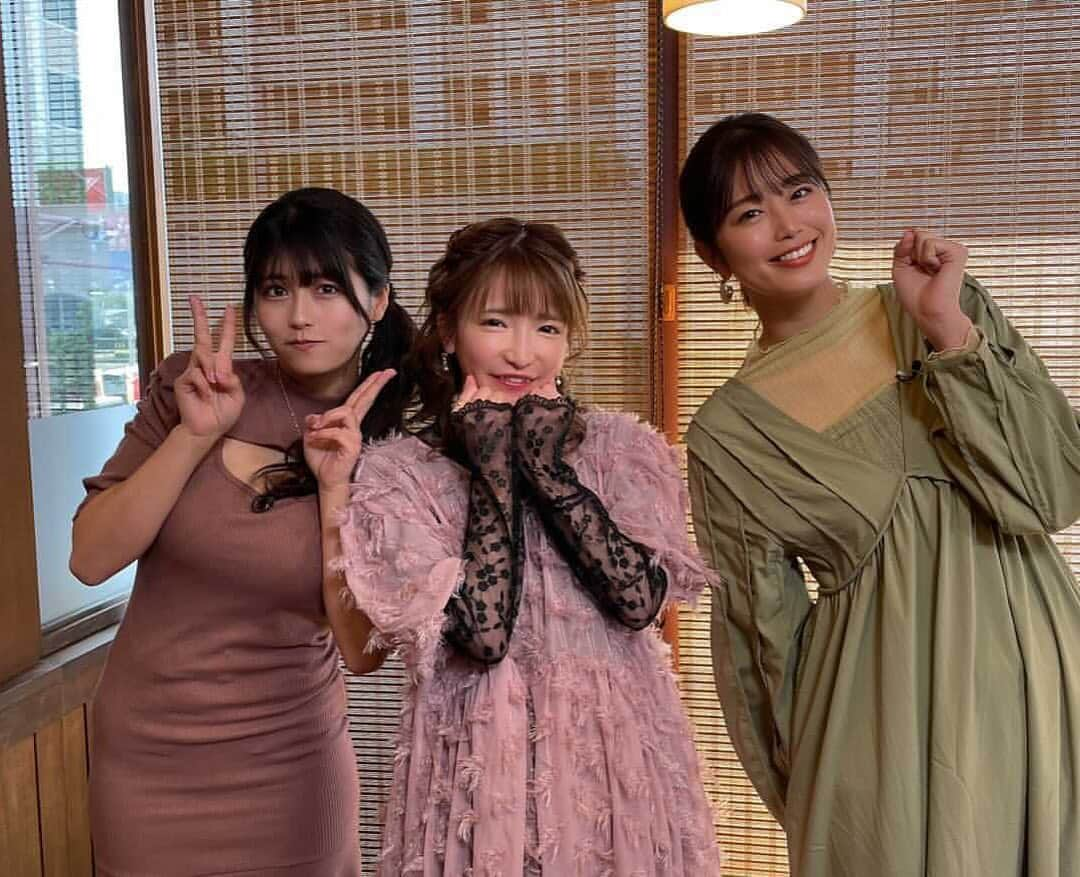 稲村亜美さんのインスタグラム写真 - (稲村亜美Instagram)「お知らせです 明日11/23 テレビ東京　18時25分〜 デカ盛りドリームマッチin小倉　 ～第63回朝日新聞社杯競輪祭（GⅠ）～ 出演します😊 デカ盛りハンターとコラボしていて わたしも大食いに挑戦しています！  競輪祭の中継にもゲストとして呼んでいただいたので楽しみです！！ 今日の準決勝も誰が勝ち上がるのか見逃せません✨ 小倉での熱い戦いお見逃しなく！！  #競輪祭 #デカ盛りハンター  #もえあず　さんと #ちとせよしの  さんと このメンバーで競輪チームと対決しました🙏🙏」11月22日 12時39分 - inamura_ami