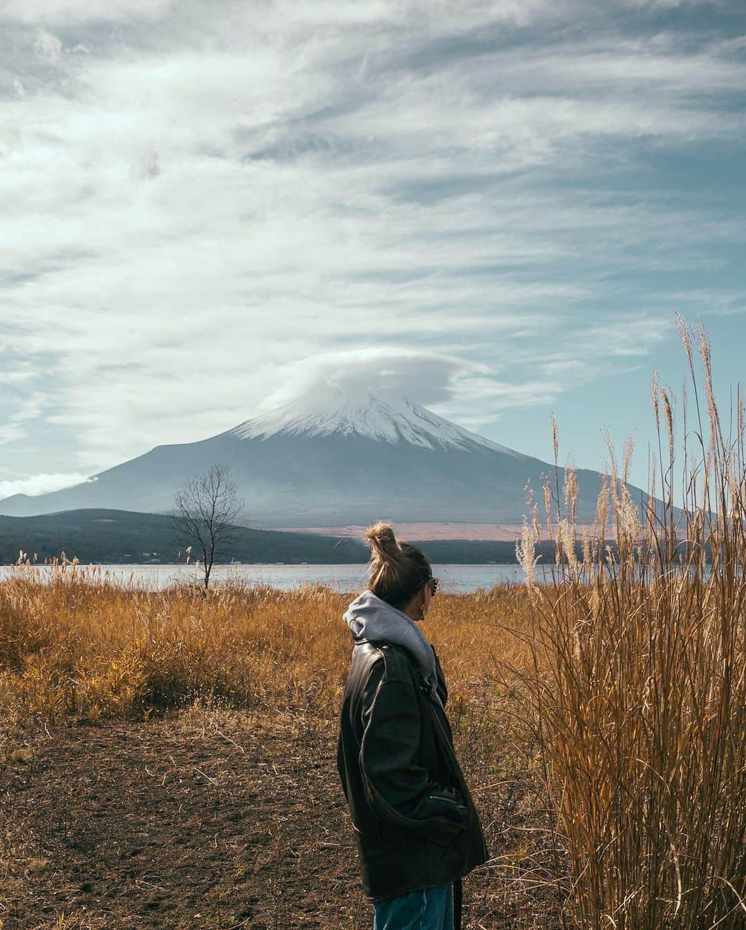 MARISさんのインスタグラム写真 - (MARISInstagram)「Mt.Fuji had a hat ☁️🗻🍀 #luckyus  富士山お帽子がお似合い❤️👼  Bottoms : @balenciaga @fwrd  BootsSneakers : @acnestudios    #ルックフォーワード    #lookfwrd #KJxFWRD    @FWRD #fashion #ootd #mtfuji #mountain」11月22日 16時31分 - marristea