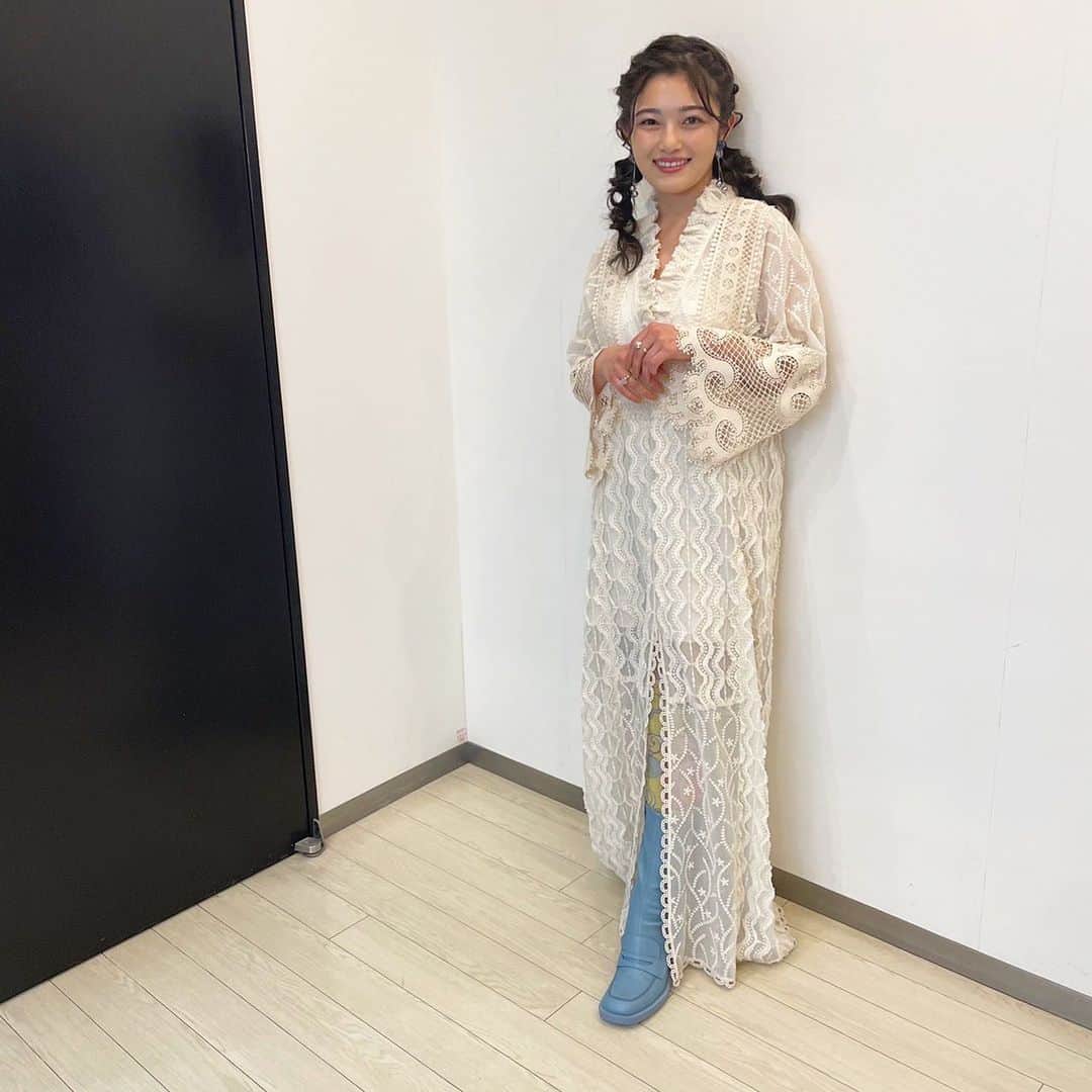 のインスタグラム：「ジョブチューンの衣装です！ onepiece @annasui  @mandassociates  earrings @paulownia.k  ring @kagann_jewelry  shoes @charleskeith_jp」