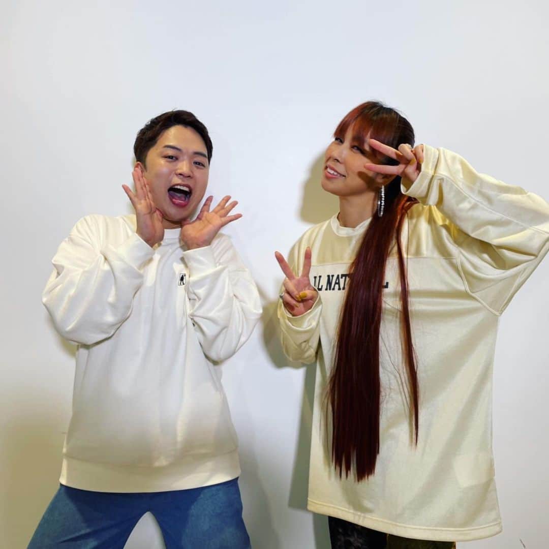 おしらのインスタグラム：「💎家宝💎 高校生の夏休み、MIC-A-HOLIC A.I.ツアーのDVDを1日1回観て一緒に歌って踊ってました。アルバム曲+DVD収録曲全部歌えます😤  まさか隣で歌声を聞いて、その分析をする日が来るとは思いませんでした😭  人生ありがとう。 そしてAIさん本当に大好きです。  #AI #アルデバラン #story」