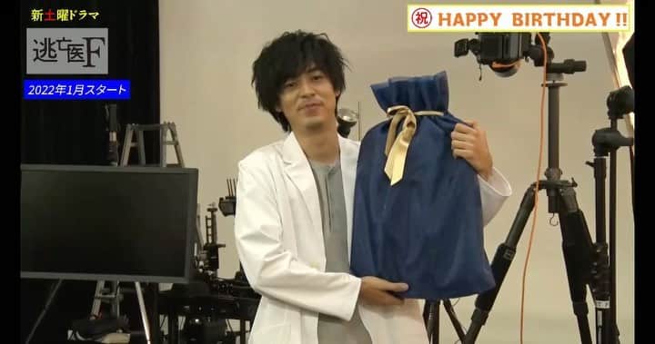 のインスタグラム：「＃成田凌さん28歳のお誕生日🎂 ＃おめでとうございます🎉 ＃どんな誕生日を過ごせましたか？ ＃贈り物が活躍しますように😊 ＃逃亡医Ｆ」