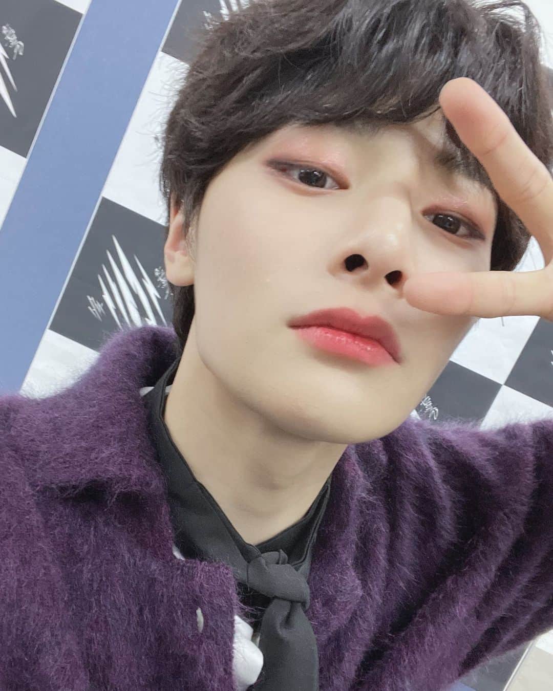 Stray Kidsさんのインスタグラム写真 - (Stray KidsInstagram)「💜 #StrayKids#STAY#IN스타그램#🦊」11月22日 18時19分 - realstraykids