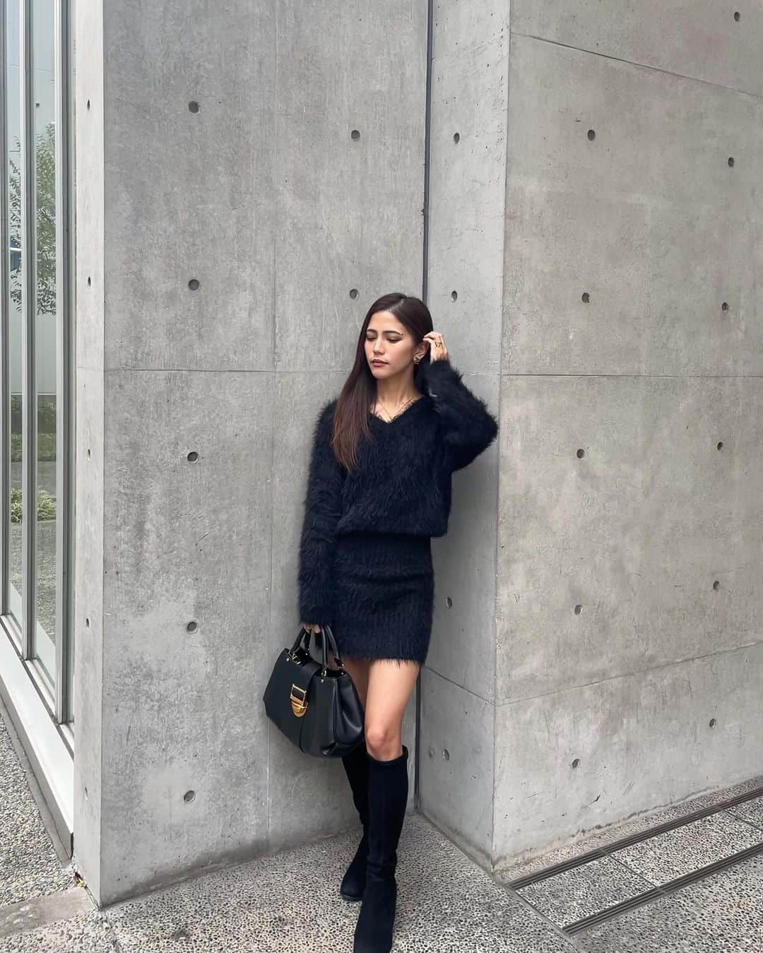 Marika Kajiwaraさんのインスタグラム写真 - (Marika KajiwaraInstagram)「OUTFIT🖤 ＊ Dress... @resexxy_official bag... @charleskeith_jp ＊ ちっちゃいバックしか持ってなくて いつも物入らなかったから @charleskeith_jp で大きいの買ったら 便利すぎて最近こればっか😂✨ ＊ ＊ ＊ #ワンピース #ミニワンピ #コーデ #低身長コーデ #154cmコーデ #154cm #like #code #outfit」11月22日 19時12分 - marika__kw