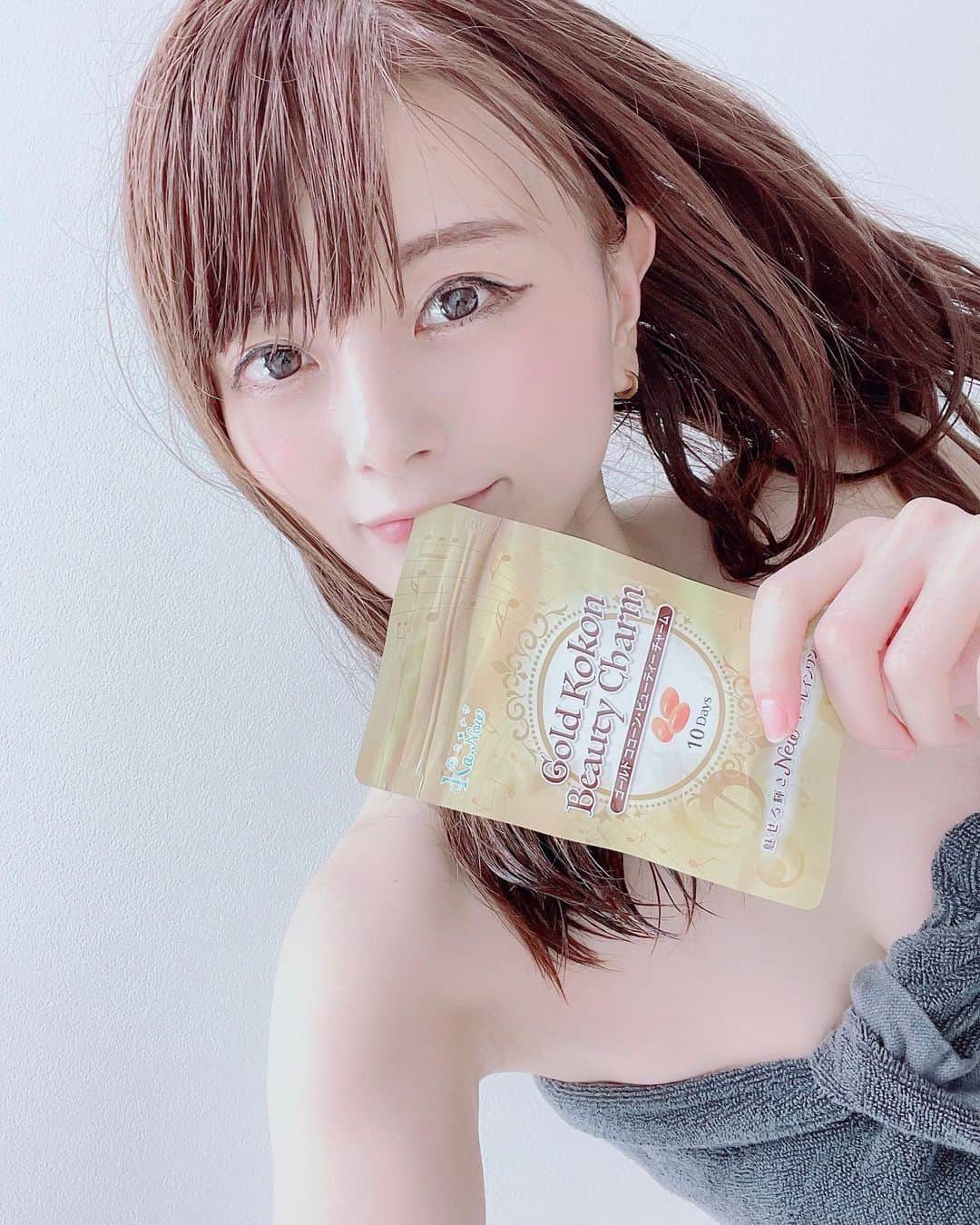のインスタグラム：「🌙💤 ・ 寝る前に3粒習慣💊 （@ka.nowshop）様の ゴールド ココーン・ビューティー チャーム💕💕 ・ なんと世界生産量僅か0.00013％の希少成分「ゴールドシルクパウダー」配合の美容をフルサポートしてくれるサプリ💊 乳酸菌たっぷりで腸にもいいし お肌もピチピチ🍑  ・ トレーニングしすぎて心身共に男性化 してきたので今月は女子力取り戻そうと思います✨😘😘  持ち運びにも便利🎵  ・ #KaNowSHOP  #KaNow #カナウ  #GoldKokonBeautyCharm  #ゴールドココーンビューティチャーム #ゴールドシルク #黄金繭  #オールインワンサプリ  #美容サプリ #美活女子 #リラポ #pr @relapo_coupon」