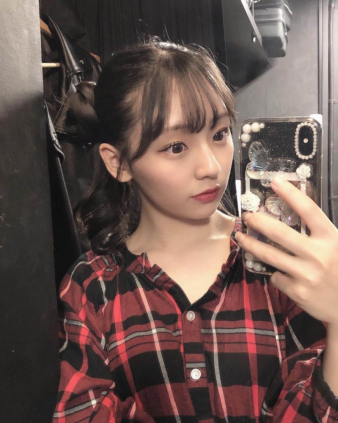 尾野寺みさのインスタグラム：「⁡ ⁡ ⁡ ⁡ 最近すごい聞かれるんですけど ⁡ この携帯ケース自分でデコったわけじゃなくもともとこう装飾されてるものをかってます ⁡ 可愛いでしょ ⁡ ⁡ #携帯ケース #スマホケース #プチプラ #チェキ #ちょうちょ #白 #髪型 #ヘアスタイル #ヘアセット #羊ヘア #くらげヘア  #ロングヘア #アイドル」