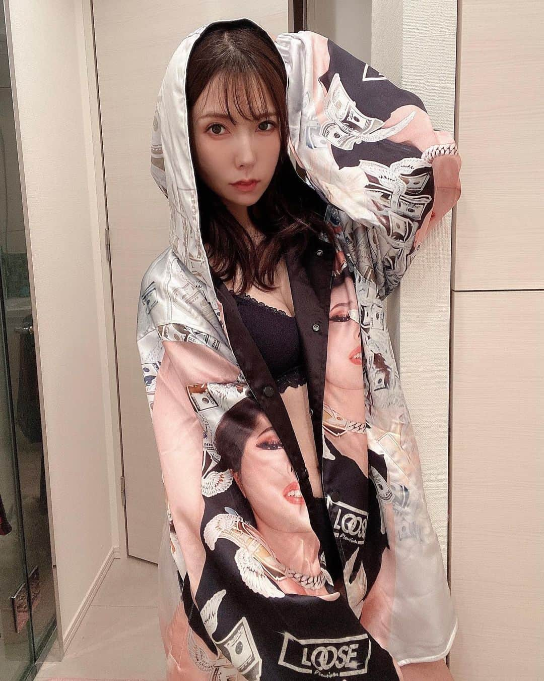 波多野結衣さんのインスタグラム写真 - (波多野結衣Instagram)「LOOSE×波多野結衣 コラボのお洋服👕  戴いたので着てみました🐬 . . #loose #apparel  #collaboration  #アパレル #コラボレーション  #波多野結衣  #波多野结衣」11月22日 23時13分 - hatachan524