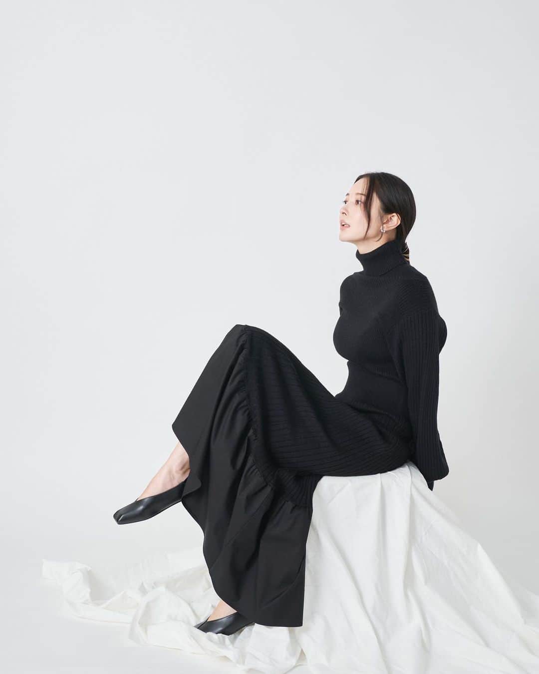 大石絵理のインスタグラム：「BLACK KNIT DRESS🖤❤️‍🩹」