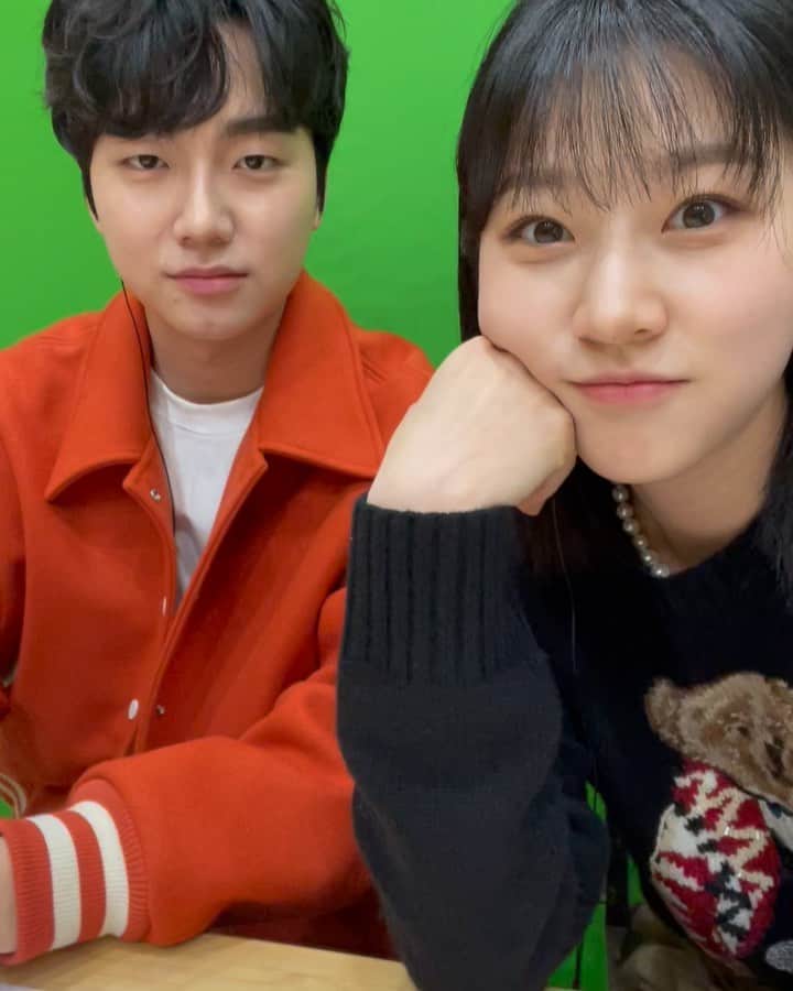 キム・セロンのインスタグラム：「유빈이와 라디오를 함께 했습니다  즐거운 시간이었고 좋은 추억 하나 더 생겼네요  작품에서는 아니지만 이렇게나마 ‘재회’를 하여서 반가웠다😂 다음엔 작품에서 또 보자구  이번 주 금요일 ‘비트윈’과 다음 주 금요일 ‘그녀들’도 많이 사랑해 주세요」
