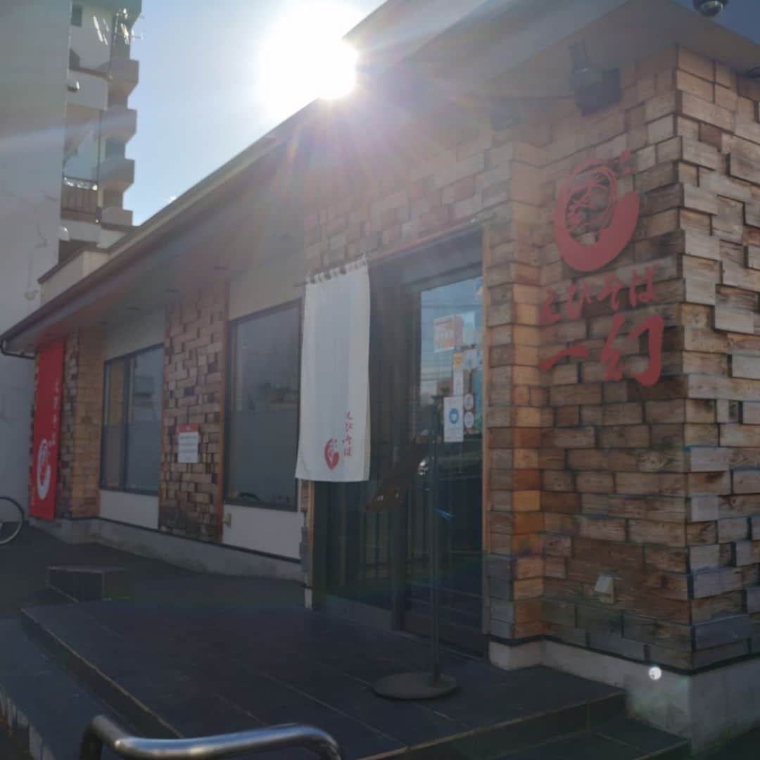 のインスタグラム：「なかなか今更 北海道3、4日目  ・えびそば一幻本店 ・おもろビル㊨ ・おもろビル㊧ ・かわいい古着屋できてた ・キューブガーデンという会場 ・終演後のサッポロファクトリーレンガ館 ・専門の大先輩、成田さん木村さん ・激安居酒屋ハムカツ神社 ・後輩がいるコンカフェ② ・山岡家プレミアム醤油とんこつ」