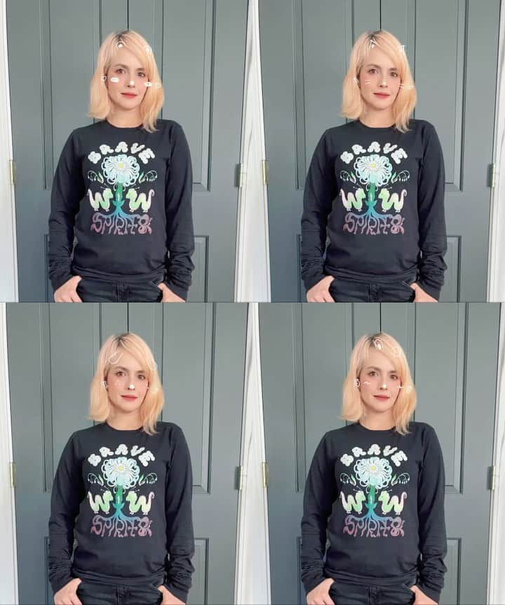 OLIVIAのインスタグラム：「My new long sleeve T is available in my store. I made long sleeves, hoodies and a mouse pad with this  print. 💘 If your interested, please follow @wearebravespiritsapparel 💖💖💖 I’m so in love with this new one!! 😍😍😍😍😍」