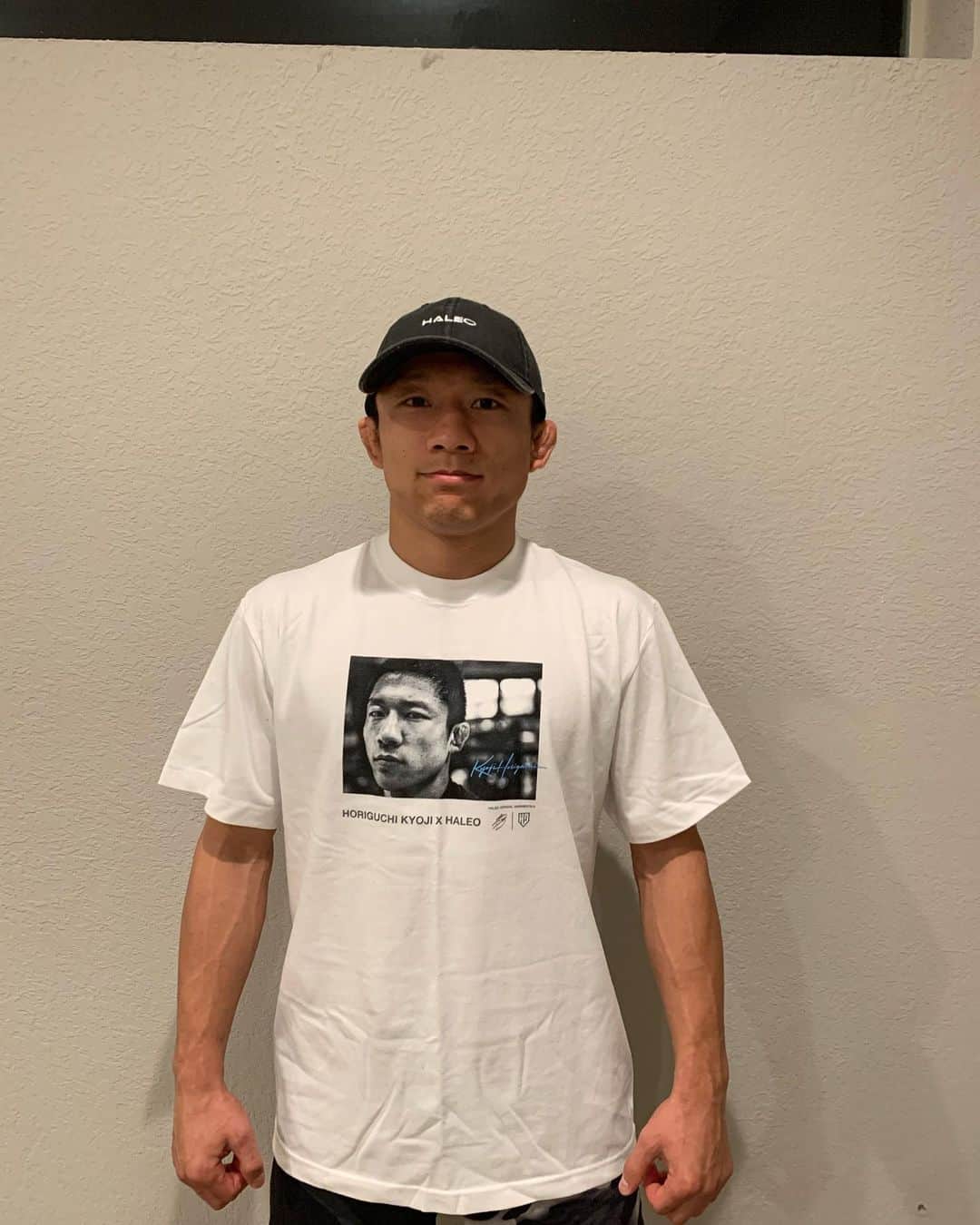 堀口恭司のインスタグラム：「HALEOさんとのコラボTシャツ＆ロンTが発売されました！ Bellatorのチャンピオンベルト奪い返すので、試合の応援時には皆さんにもこれ着てくれたら嬉しいです！キャップもお気に入りです！ @haleo_official」
