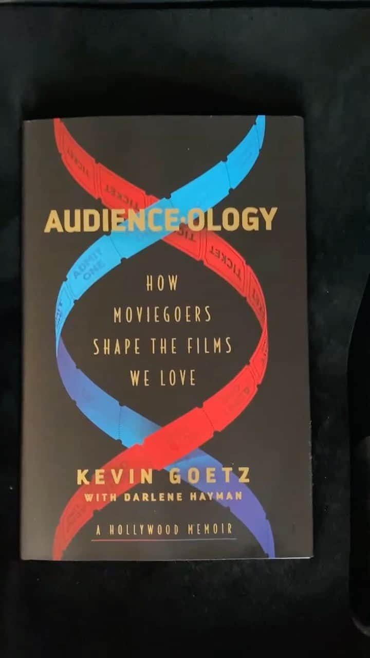 シャロン・ストーンのインスタグラム：「Thank you @kevingoetz360 for the #Audienceology gift box! Pre-order your copy now, releases November 30.」