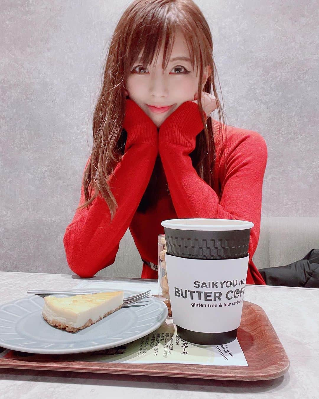 satomiさんのインスタグラム写真 - (satomiInstagram)「☀️☕️ ． 今日のカフェ活は池袋▶️（@saikyounobuttercoffee）☕️ ・ 前回代々木店行ったけど池袋は店内飲食もテイクアウトも🆗🥡もちろんfood、drink全てグルテンフリー💕 ． 今日は数量限定のバターコーヒー を注文しました😎 ・ ️MCT量やprotein量も選べるのも嬉しい😊満腹感も持続するし何よりここのコーヒーはさっぱりしてるから飲みやすいよ☕️ ・ foodもがっつりのお肉メニューあるけどローカーボだったりグルテンフリー🏋️‍♀️トレーニーにピッタリ🥩 ・ ダイエット中の人にはオススメ！ ・  「この投稿を見て来店していただいた方は、私の投稿画面を会計時に提示をするとバターコーヒーが150円引きになります！」 ・ ※都内全店(池袋店、代々木店、神谷町店)で適用可（2021年最終営業日まで）  #sponsored #最強のバターコーヒー #バターコーヒー #ダイエット #脂肪燃焼 #SAIKYOUnoBUTTERCOFFEE #池袋カフェ」11月23日 10時31分 - saatoomii47