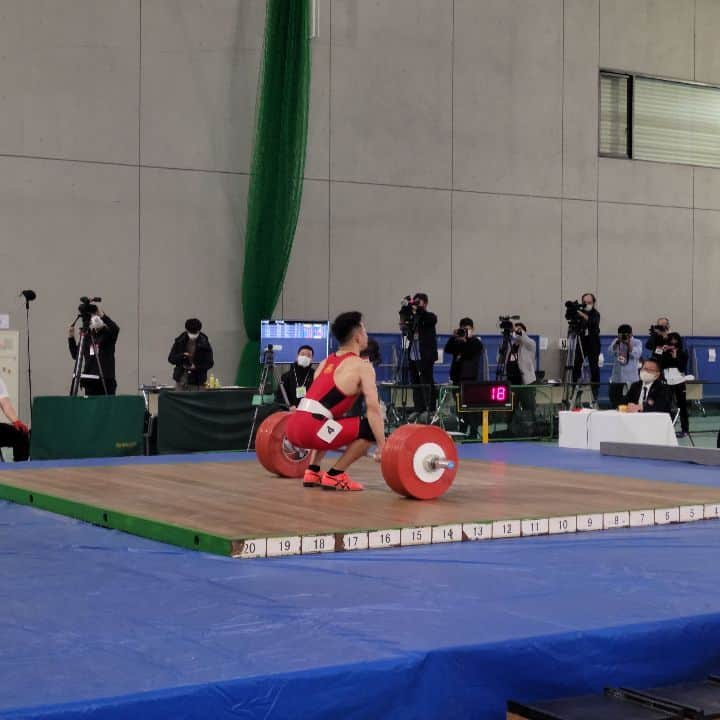 近内三孝のインスタグラム：「Clean&Jerk 185kg✕ bw71.6kg  73kg級になったらこれを1本目にしないとまーくんと勝負できないんだからレベル高すぎるわ」