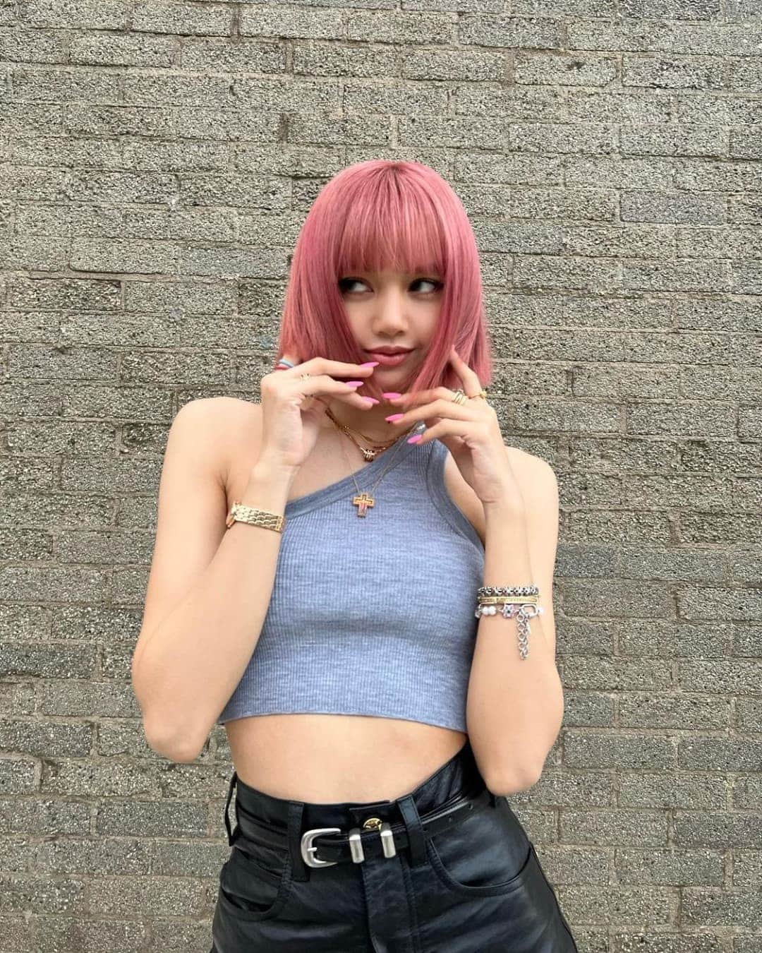 リサさんのインスタグラム写真 - (リサInstagram)「You can imitate me but you can't duplicate me. 😘 . . . #LISA #LALISA #리사 #블랙핑크 #BLACKPINK #LALISAMANOBAN #LALISAMANOBAL #blackpinklisa #lisablackpink」11月23日 11時21分 - lisa.blackpink