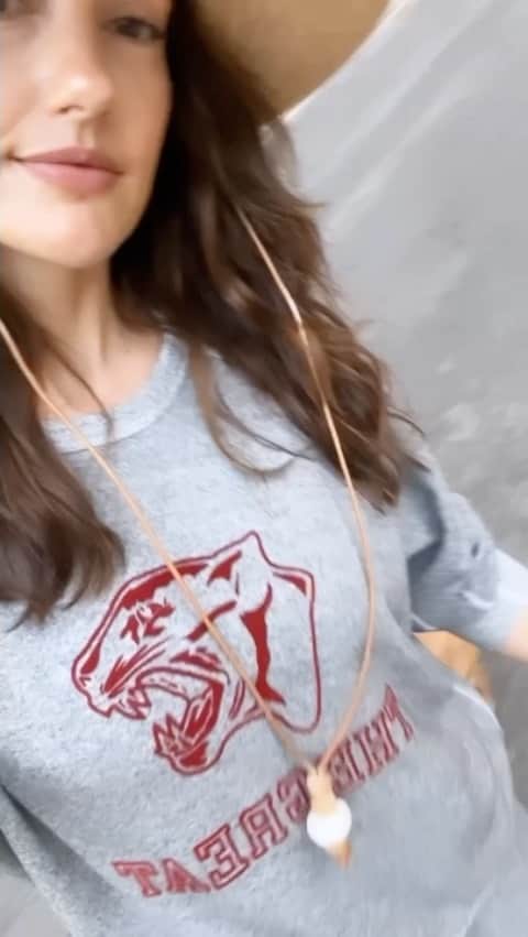ミンカ・ケリーのインスタグラム：「when you accept it might be you. and you forgive yourself. so you can also forgive them. guess they don’t call it growing pains for nothin. amirite or amirite.」