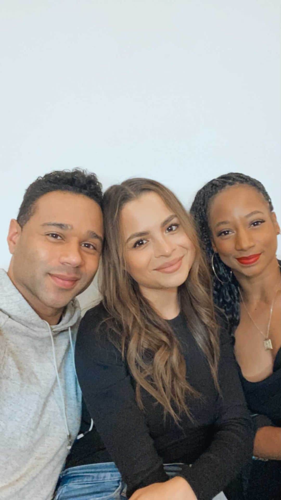 モニーク・コールマンのインスタグラム：「. . Video starts at 3:10 😍 We answer questions about our upcoming holiday film #achristmasdancereunion airing December 3 on @lifetimetv ♥️🎄」