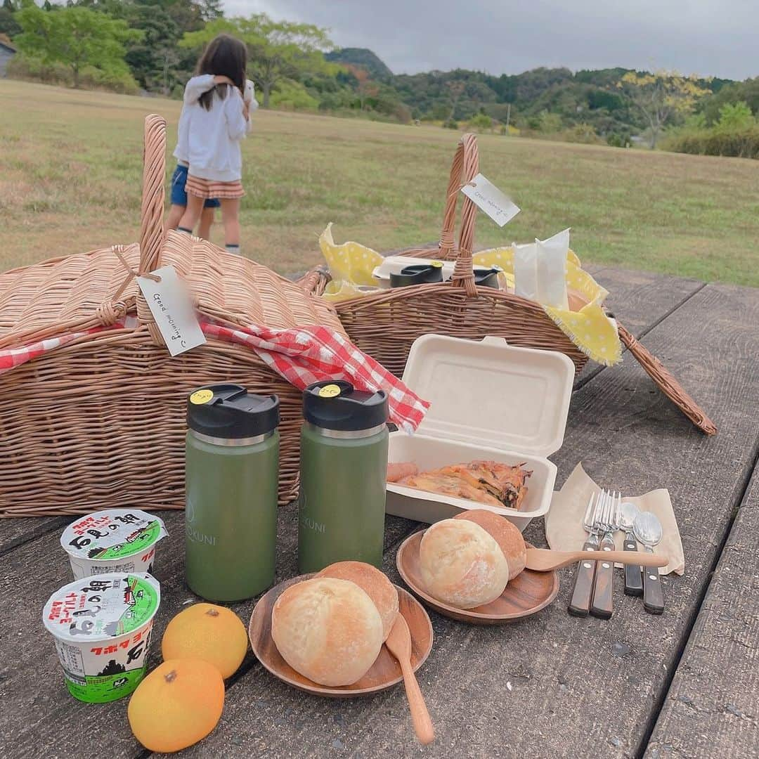 堀江直美さんのインスタグラム写真 - (堀江直美Instagram)「Holiday morning and dinner👨‍👩‍👧‍👦  #HIAND#ハイアンド#家族#家族時間#夫婦#夫婦写真#子育て#子育てママ#広島ママ#犬服#女の子ママ#男の子ママ#2歳差育児#休日#休日の過ごし方#ピクニック#holiday#picnicday」11月23日 12時35分 - naomiiiiiiiiiiii