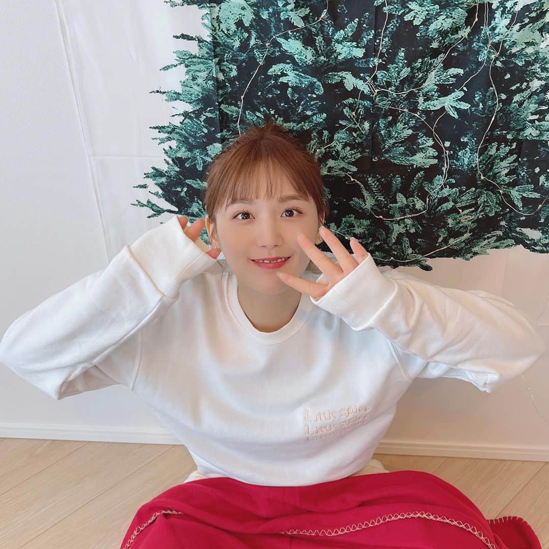 ひよんのインスタグラム：「🎄💛  クリスマスのスペシャルな撮影したよ😍 12月に入ったらお知らせできるから もう少しまっててね〜☺️💖  #ひよん #クリスマス #クアンク #9unq #christmas #xmas」