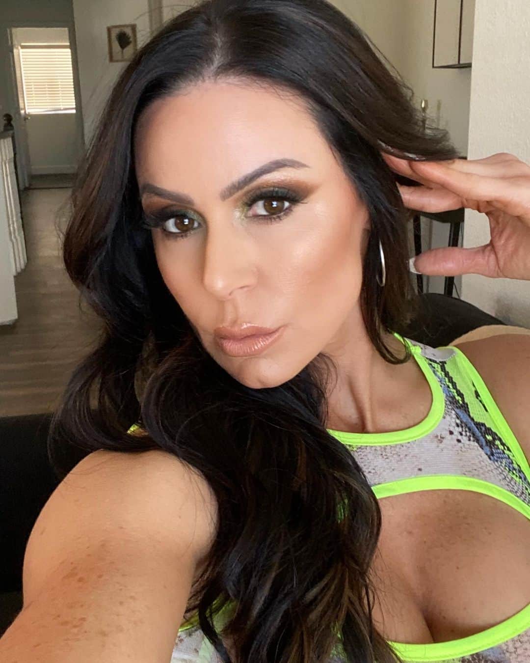 Kendra Lustさんのインスタグラム写真 - (Kendra LustInstagram)「This is what the 5th grade spelling champ looks like. Repping Miller Elementary school #Selfie #TuesdayMotivation #youcandoit」11月24日 1時12分 - kendralust