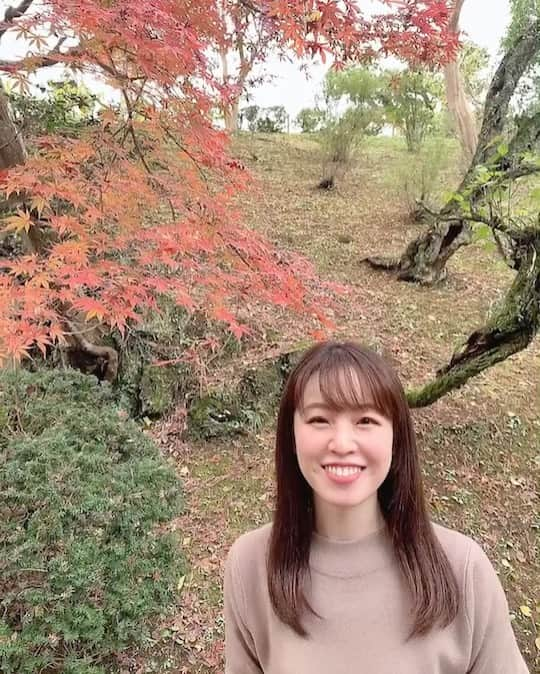 栗田萌のインスタグラム：「33歳になりました🤗 お久しぶりです。くりもえです🌸  いつも温かく見守っていただきありがとうございます♪ またいつかお会いできる日まで、どうか健康で！お元気でいてくださいね💕  久々に動画🍁周りを気にして小声です。。 ぴんぽんぱんぽーん📢笑　#くりもえ #栗田萌」