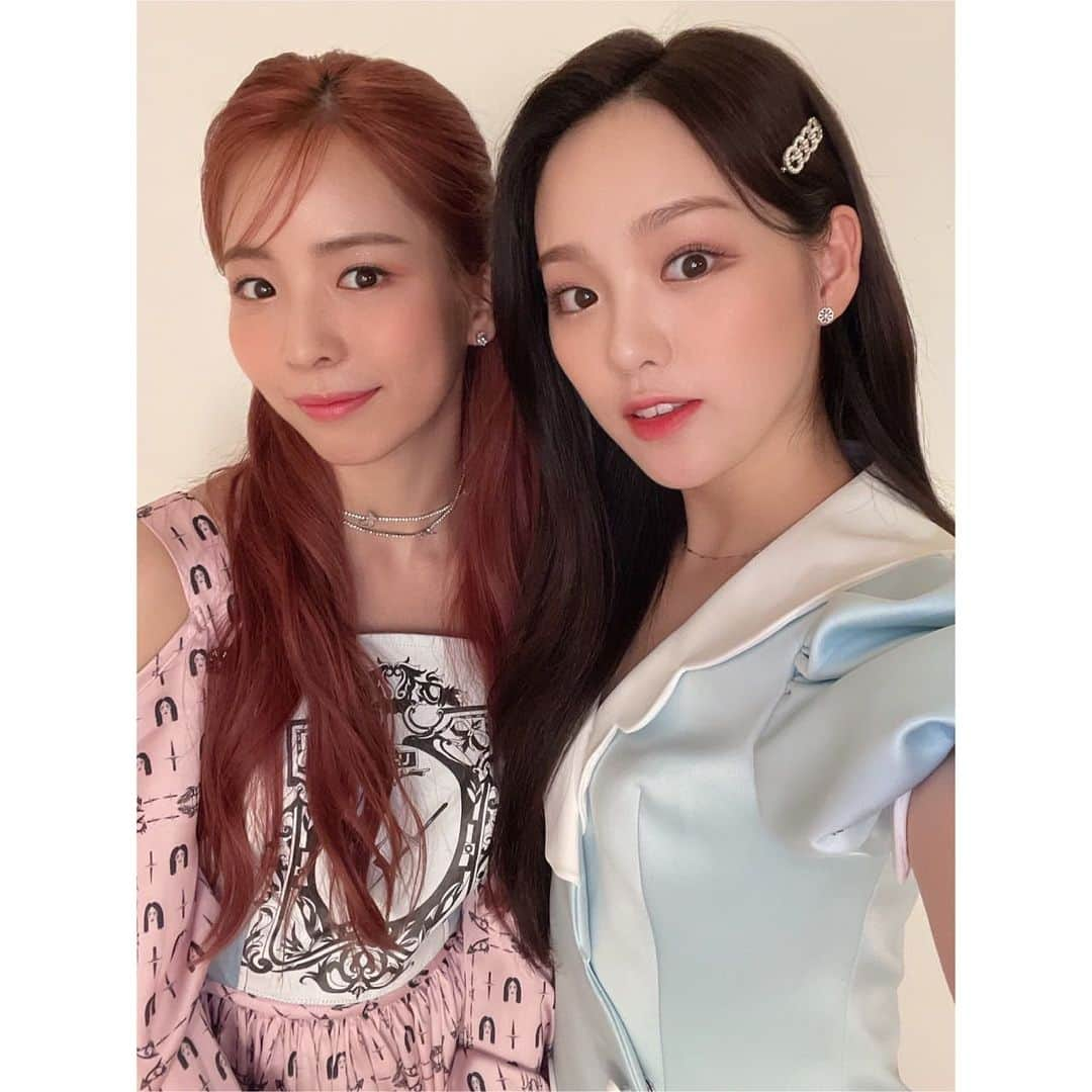 NiziUさんのインスタグラム写真 - (NiziUInstagram)「今日はメンバーカラーの衣装💎   오늘은 멤버컬러 의상💎  #🐣🐣🐣#🦢🦢🦢」11月23日 17時47分 - niziu_artist_official