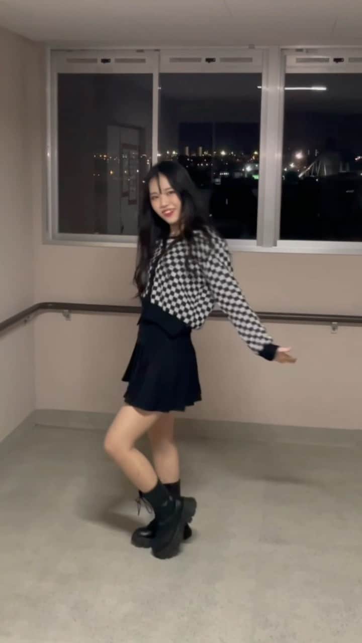 北島由菜のインスタグラム：「なかなかダンス動画撮れる日が無さそうだったので急いで覚えて急いで撮りました😇なのですごいクオリティ低いんですけど投稿しときます😅🤣  今度はもっと練習してダンス動画あげますね！リクエストあったらお願いします☺️  #blackpink #lovesickgirls #dance #kpopdance」