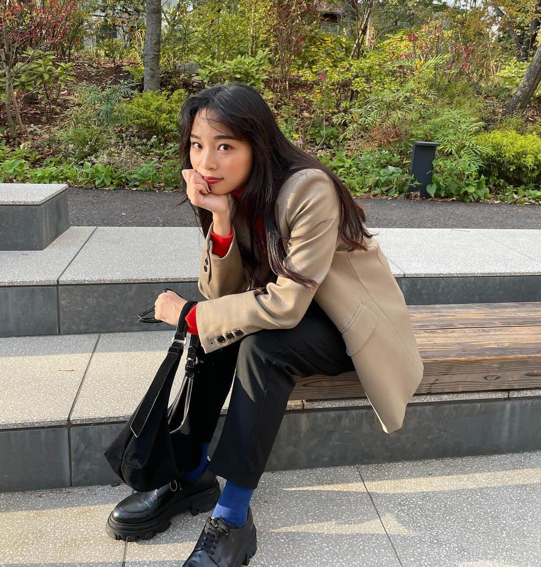 福内櫻子さんのインスタグラム写真 - (福内櫻子Instagram)「80年代っぽくしたくて前髪作ってみた💚そしたら、若い頃のお母さんに似てるねって言われた🤣 そうなるよね😜」11月23日 19時00分 - sakurako_fukuuchi