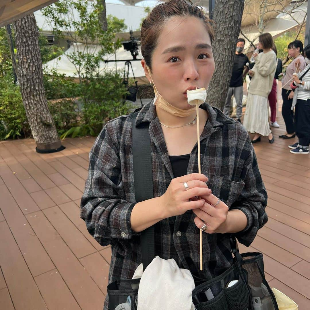 中上真亜子さんのインスタグラム写真 - (中上真亜子Instagram)「もう見たよっていうメッセージも届いてますが、みぶきと宮崎シーガイアのCMに出演させてもらってるよ🥰🌴👙🏌️‍♀️⛳️🍷  幼き頃からプライベートでも毎年行ってたし、 ゴルフ始めてからはフェニックスがあるしで、 大好きな場所のCMに出られて感無量だ☺️❤️‍🔥  2パターンあるみたいなので、見かけたら教えてね🤤🌴 #はやくフェニックスでゴルフしたい #そんなレベルじゃないのよ私」11月23日 18時52分 - maako_nakagami