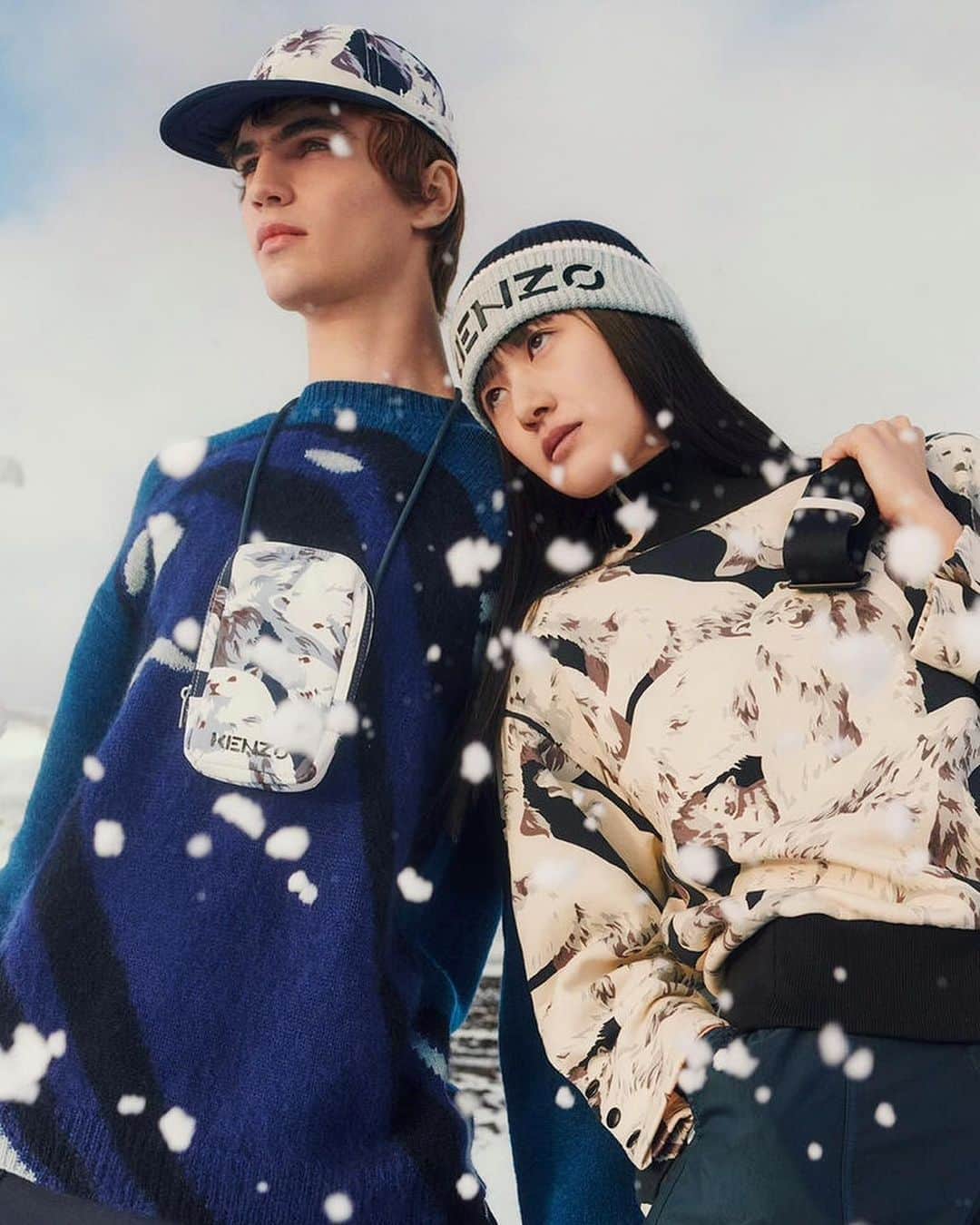新井貴子のインスタグラム：「The memorable adventures in Iceland with @kenzo Winter Campaign🏔⛷🤍  📸: @tomjohnsonstudio  🎥: @samjohnsondirector  🎨: @javiersola_  👗: @tom_van_dorpe  💇🏻‍♀️: @oliviernoraz  💄: @cecileparavina  🚑: @truenorth_iceland @valathorstein   Thanks to the whole team for keeping me warm, safe and so fun!!❄️💕   国によって様々なルールがある為にまだまだ円滑な移動はできないけど、こうして仕事で新たな地へ行き、最高の作品と貴重な思い出を創ることが出来たことに感謝。  あの寒さを経験した後のこの冬は無敵な気がする🥸🔥  #KENZOwinter」