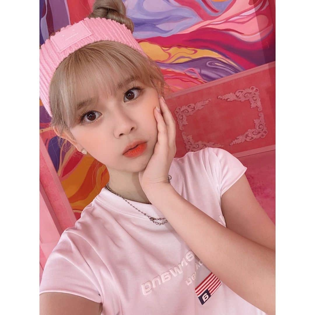 NiziUさんのインスタグラム写真 - (NiziUInstagram)「pink pink〜💗  #niziu #withu #RIKU#🐿#Chopstick」11月23日 19時56分 - niziu_artist_official