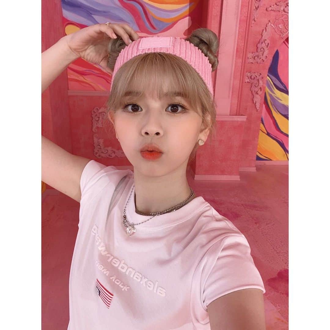 のインスタグラム：「pink pink〜💗  #niziu #withu #RIKU#🐿#Chopstick」