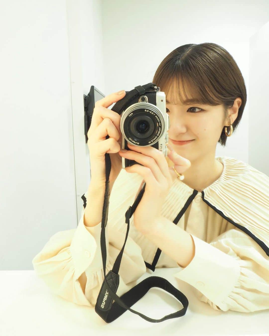 糸原美波さんのインスタグラム写真 - (糸原美波Instagram)「本日21:00〜 Abema TVにて ミッドナイト競輪生放送に 出演させて頂きます 🌝  衣装は @leja__official さんのワンピースです 👱🏻✨  #leja #ワンピース」11月23日 20時04分 - minami_itohara