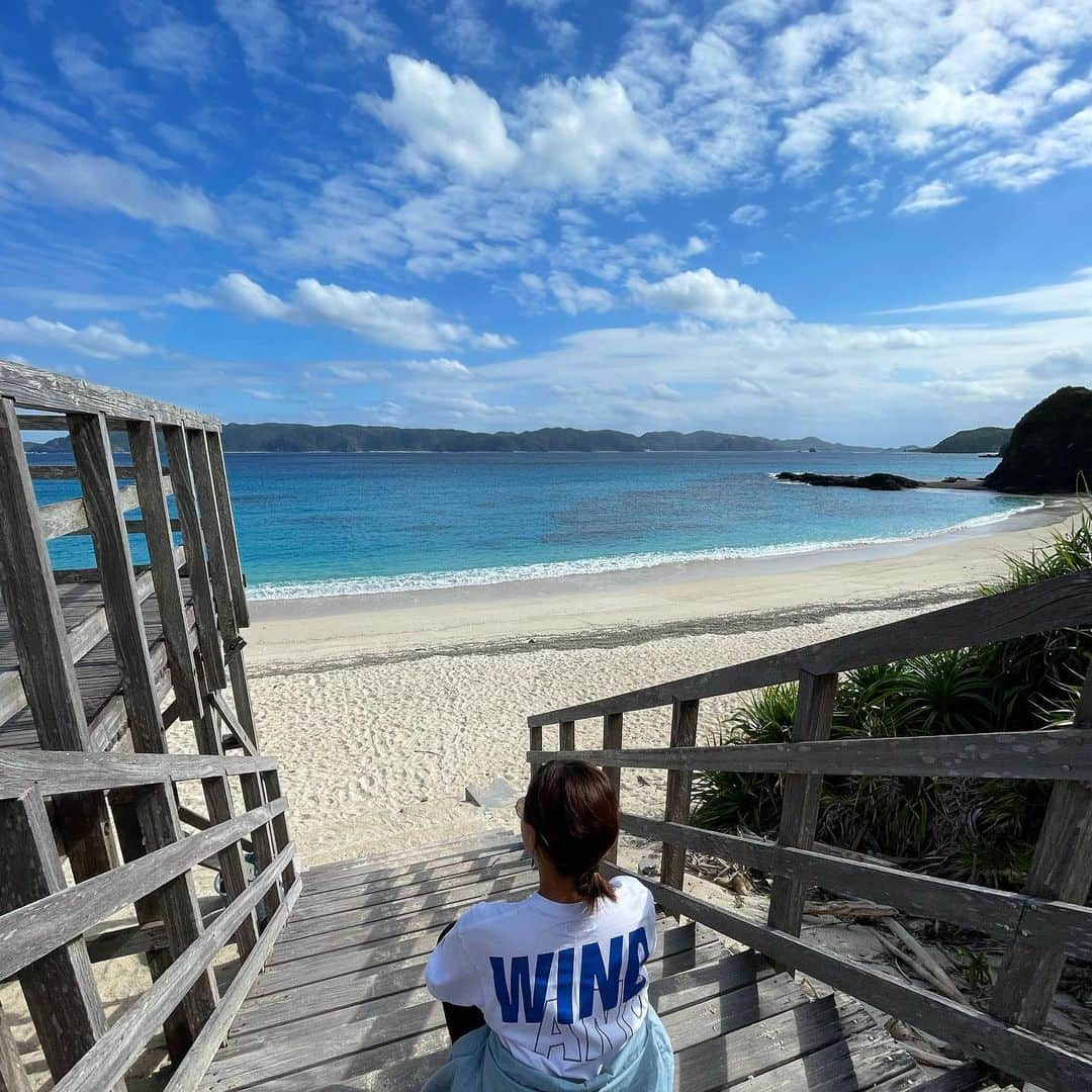 田中律子さんのインスタグラム写真 - (田中律子Instagram)「沖縄座間味島⛴🌴訳あって弾丸1泊🤣  30年来の仲間のゆきぼーや、タムと夜はおしゃべりして飲んで…古座間味ビーチ行ったり、ランチは、和山さんのもずくそば食べて🍜　@wayamamozuku  いつもの座間味島コース🤣弾丸1泊だったけど、楽しかった🙌みんな、いつもありがとーー❤️  #okinawa  #okinawalife  #beautiful #beachlife  #zamami  #海のある生活  #座間味島  #座間味観光大使」11月23日 21時11分 - ri2kotanaka