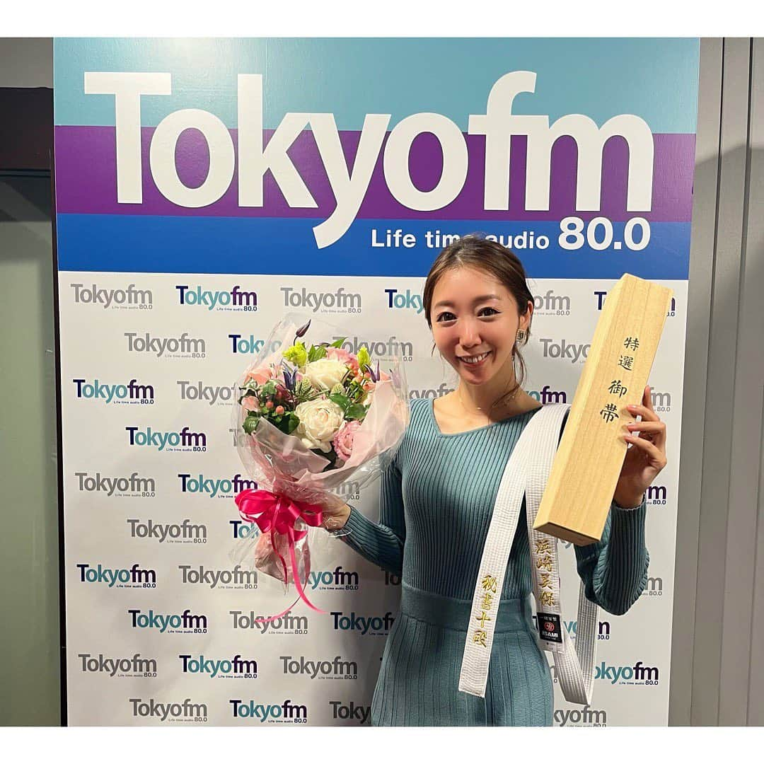 浜崎美保さんのインスタグラム写真 - (浜崎美保Instagram)「本日無事お誕生日を迎えました😌🎂  生放送後スタジオでお祝いも🙏✨  スタッフさんからのプレゼント🎁にびっくり😭💕 うれしすぎる😭😭😭🥋  名前入り😭  秘書十段🤣🤣🤣w  ありがとうございます🚀  リスナーのみなさんからもあたたかいメッセージがたくさん😌ありがとうございます🙏✨  幸せだなぁ〜😌  恩返ししていきます🕊  #スカロケ」11月23日 21時22分 - mihohamasaki_japan