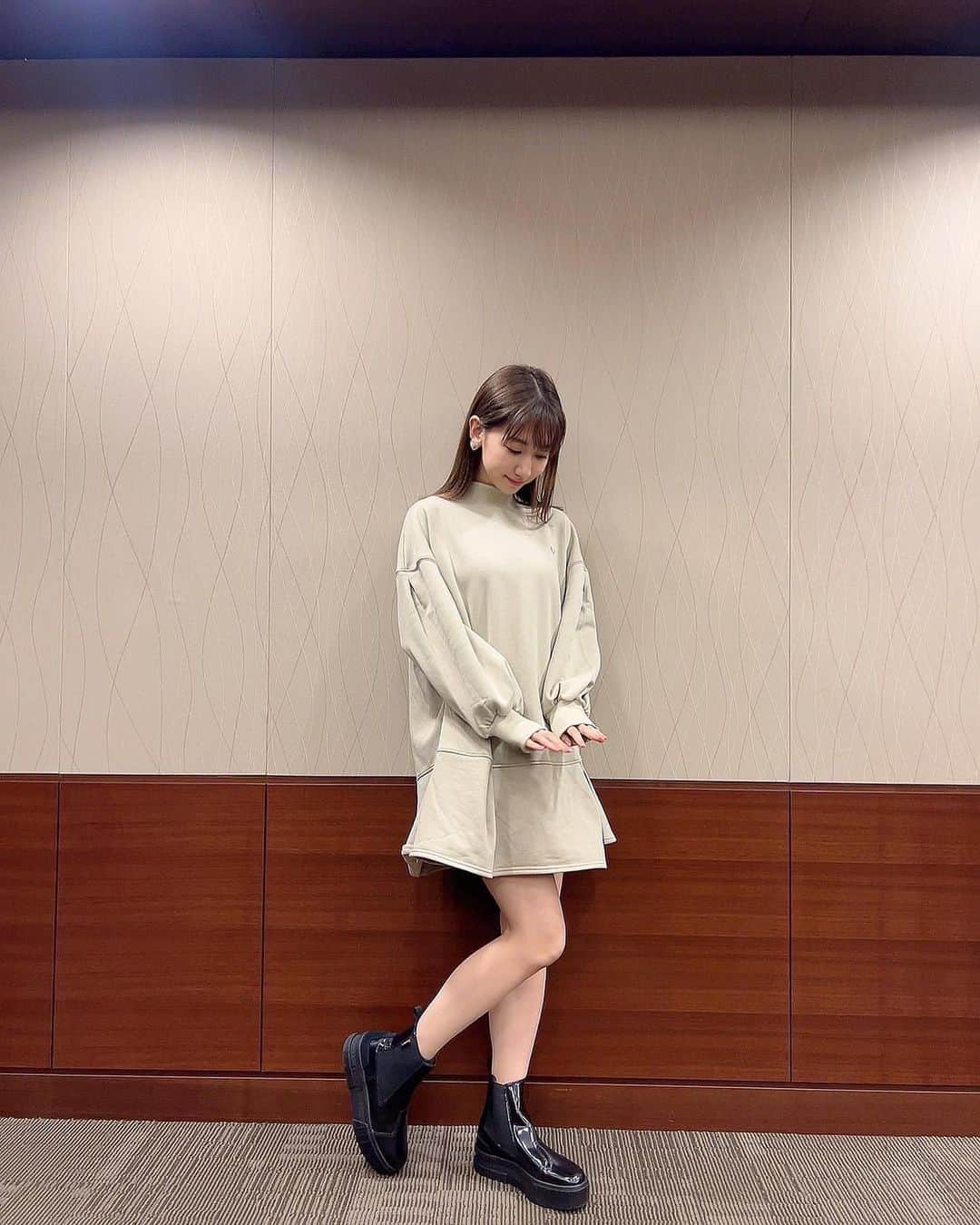 柏木由紀さんのインスタグラム写真 - (柏木由紀Instagram)「𓂃◌𓈒𓐍  今日の私服。 寒いのに珍しく脚出しちゃいました。へへ  snidelとPUMAのコラボ服と靴。 かわいい〜☺︎」11月23日 22時00分 - yukikashiwagi_official