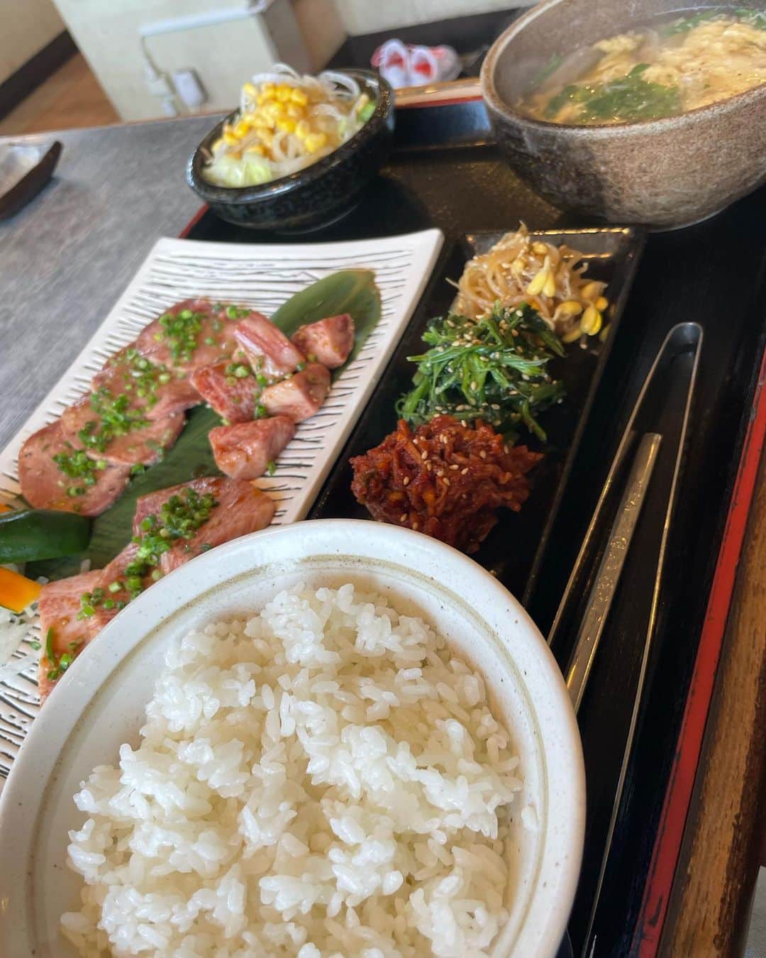中野みやびのインスタグラム：「焼肉ランチ🍽   #焼肉ランチ  #焼肉  #肉 #meet  #牛  #ありがとう  #感謝  #美味しい  #スープ  #rice  #ランチ  #中野みやび」