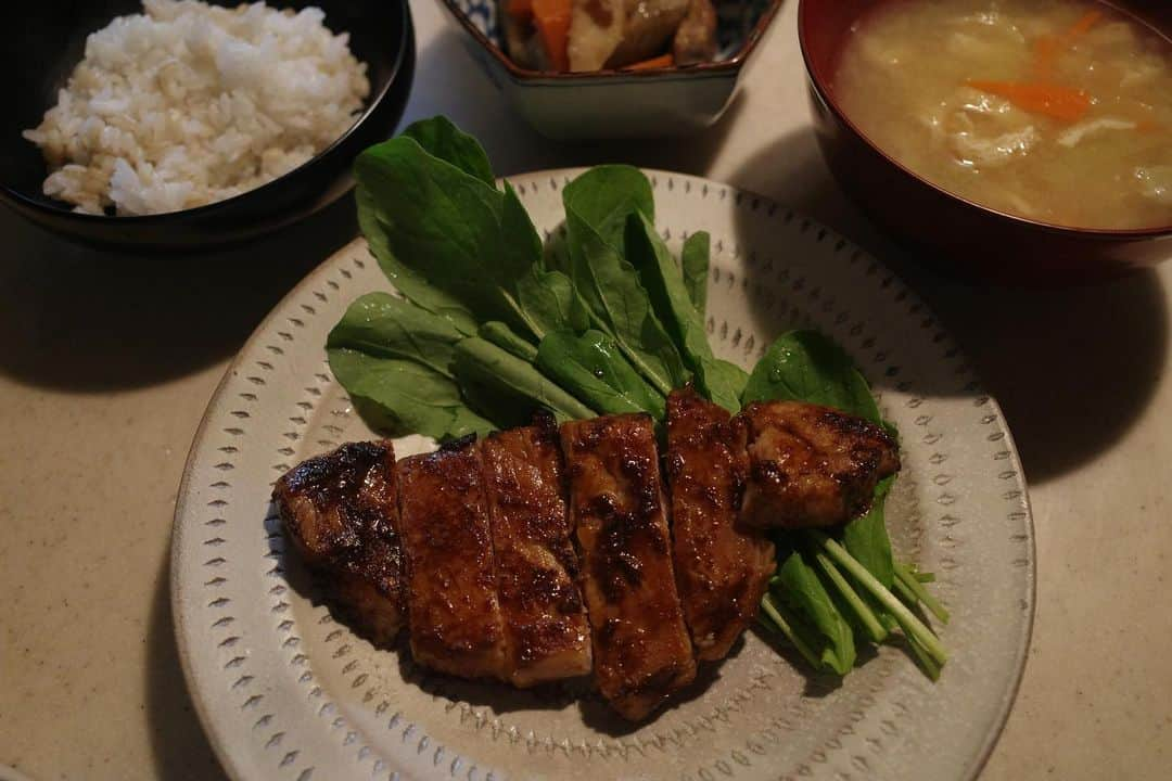 高垣麗子さんのインスタグラム写真 - (高垣麗子Instagram)「*  こんばんは  今日は、今年最後の祝日「勤労感謝の日」でしたね☺️  新嘗祭（にいなめさい）とも言われ、「新」は新穀、「嘗」は奉る、舌の上にのせて味をためすという意味で、「新嘗」はその年に収穫された新穀を神様に奉って恵に感謝し、口にすることを表しているのだそうです✨  日々の食事も暮らしも、全ては多くの方の支えがあって成り立っていますよね✨  日常となるとあたり前に感じてしまいがちだけど、こうやって改めて感謝をする日があるだけで意識が違うもの☺️🙏🏻🌿  ごちそうさまでした✨  * #勤労感謝の日 #新嘗祭」11月23日 22時36分 - reikotakagaki