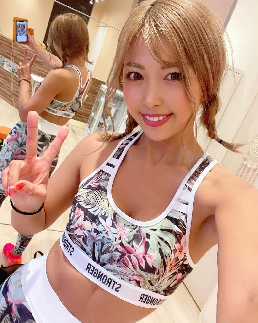 あおい夏海さんのインスタグラム写真 - (あおい夏海Instagram)「今日は筋労感謝の日💪‼️ 筋肉さん、いつもお疲れ様です🙇‍♀️✨ いつもありがとう✨✨    #ダンスチャンネル #CSダンスチャンネル  #フィットネス女子 #筋肉女子 #筋トレ女子 #筋肉男子  #あおい夏海  #腹筋女子  #腹筋トレーニング  #トレーニング #トレーニング女子  #ジム女子  #firegym  #筋トレフィットガール  #ボディメイク  #家トレ #宅トレ #細マッチョ  #美ボディ  #ボディメイク女子  #ゴルフ女子  #トレーニングウェア  #勤労感謝の日 #筋労感謝の日」11月23日 22時47分 - natsumi.aoi