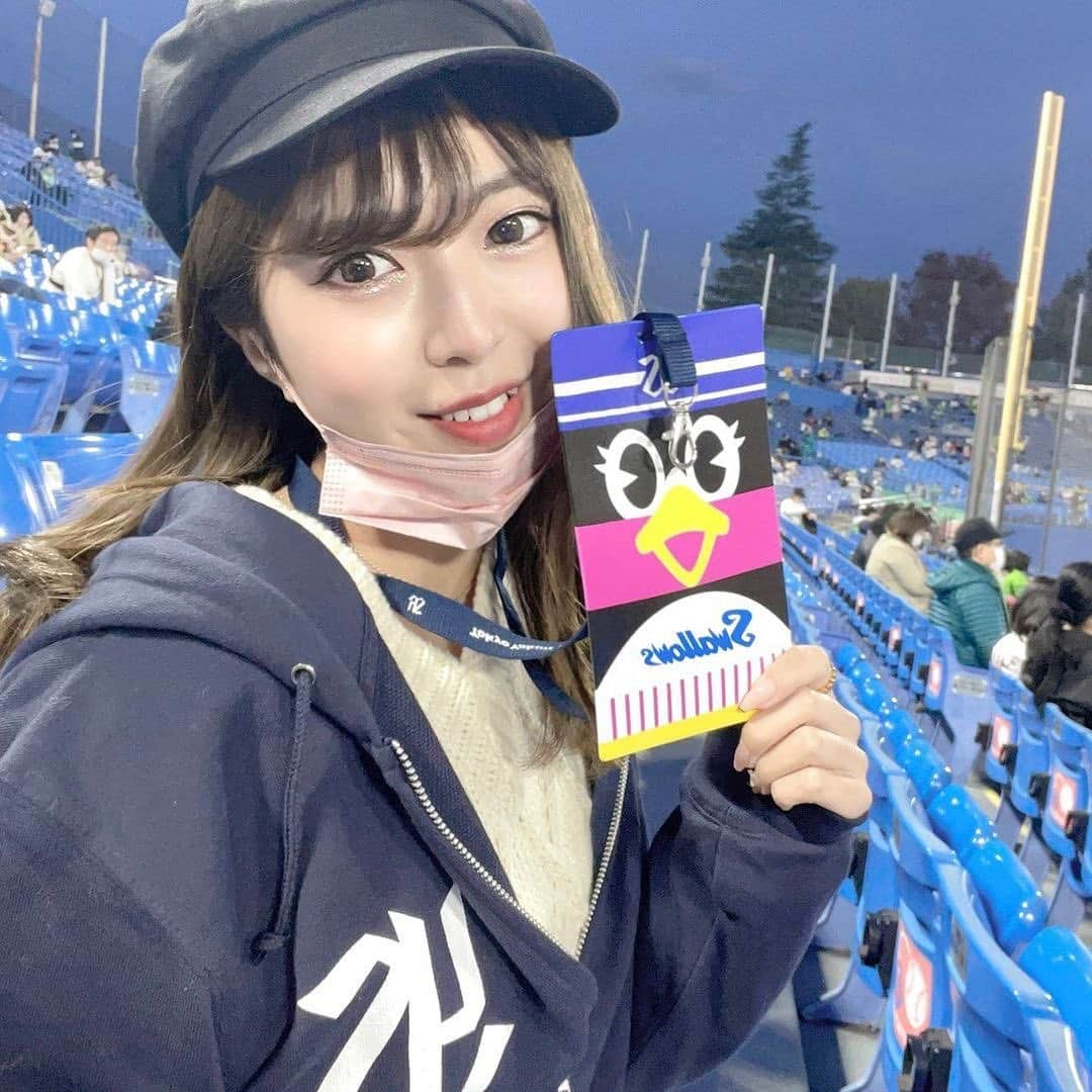 インスタ野球女子【公式アカウント】さんのインスタグラム写真 - (インスタ野球女子【公式アカウント】Instagram)「・ ・ ・ こんばんは💚💚 今回は#スワローズ女子 をご紹介していきます♡* ・ とっても美人さんですね💚 ・ @ay26__xx さんのアカウントも是非覗いてみてください✨* ・ インスタ野球女子ではプロ野球を観戦、応援している女性の方をRepostでご紹介させていただいています⚾* ・ みなさんも「#インスタ野球女子」をつけて投稿しよう！ 素敵な野球仲間が見つかるかも、、🙋！* ・ 素敵な投稿はリポストさせていただきます😘* ・ 次回もお楽しみに～～👋👋 ・ #スワローズ#ヤクルトスワローズ #スワローズ女子#つばめ女子 #神宮球場  #野球グッズ#野球観戦#ユニフォーム #可愛い#美人#美女#女の子 #スワローズファンと繋がりたい #野球好きな人と繋がりたい #インスタ野球女子」11月23日 22時43分 - baseball_girl_89