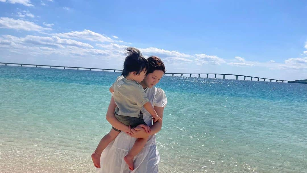 生田佳那さんのインスタグラム写真 - (生田佳那Instagram)「はじめての旅🌴  #与那覇前浜ビーチ #宮古島 #海 #子連れ旅行 #沖縄旅行 #子連れ宮古島 #子連れ新婚旅行 #男の子ママ #1歳 #1歳6ヶ月 ＃1歳半 #沖縄」11月23日 22時49分 - ikutakana