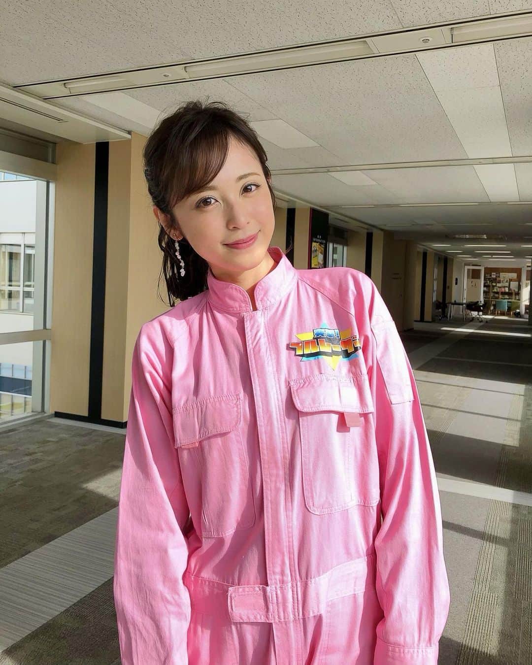 のインスタグラム：「* 久しぶりにつなぎをきました🧤 いつも着るのはなぜかピンク🌸 * #つなぎ　 #ピンク」