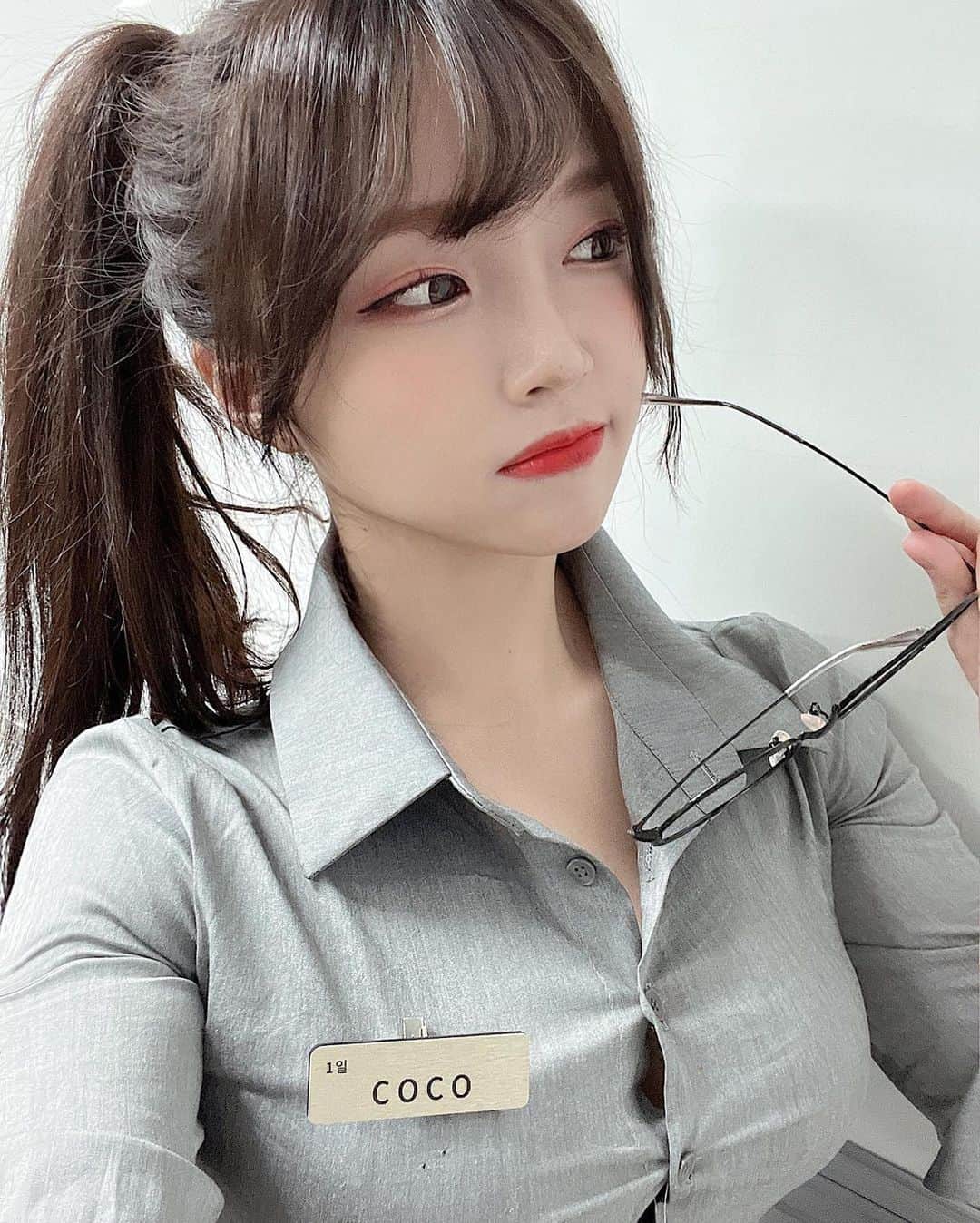 Shikaさんのインスタグラム写真 - (ShikaInstagram)「Shall we study together?  Model: @coco20002 🇰🇷  #officegirl #girl #girls #koreangirl #sexy #sexydresses」11月24日 9時50分 - shika.kamisaka