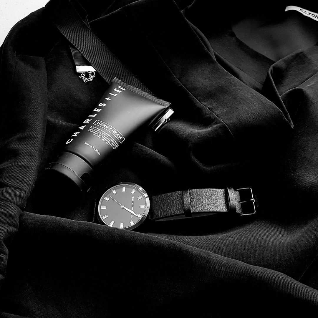 Christian Paulのインスタグラム：「Make time for what matters and look your best wherever you go with our Velvet timepiece 🖤⁠ ⁠ 💎  SHOP NOW | www.christianpaul.com.au 💎」