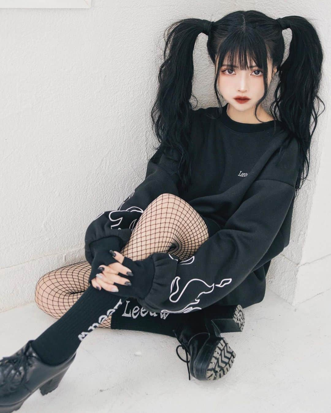 Seinaさんのインスタグラム写真 - (SeinaInstagram)「ばぶ . . .  #fashion #fashiongram #fashionista #fashionblogger #mamagirl #mamafashion  #black #code #コーデ #ファッション #ファッションコーデ #ブラックコーデ #ブラックネイル #ママコーデ #ママ #まま #ままコーデ #男の子ママ #子育てママ #子育てぐらむ #まますたぐらむ #Design #designer」11月24日 10時04分 - baby_seina721