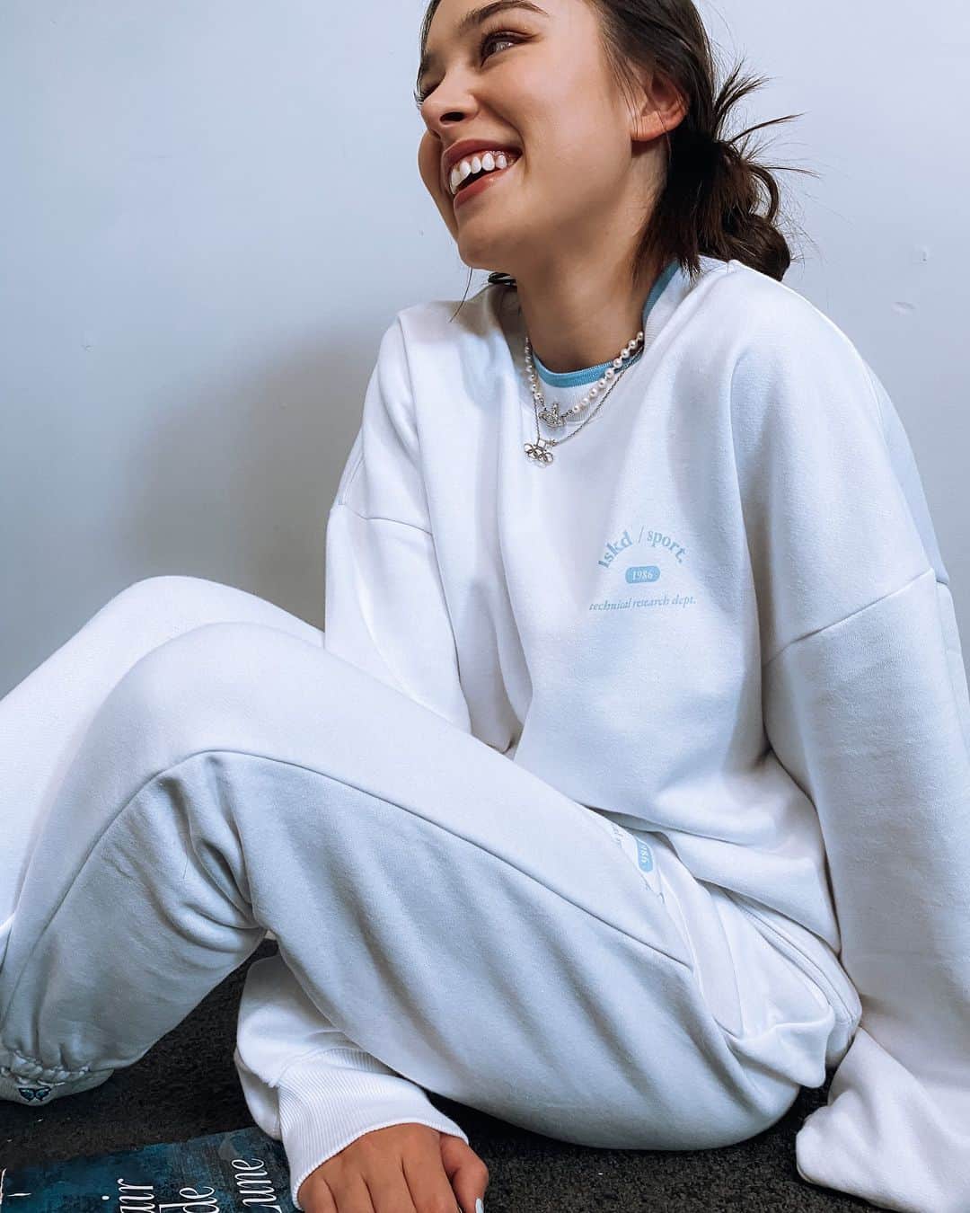 カイラニ・クレインのインスタグラム：「my fave matching set 🤍 @lskd black friday sale is live now - up to 70% off site wide! Use my code KAILANI10 to save some $$$ - link to this set on my story/highlights!  #chasethevibe #lskd #ad」